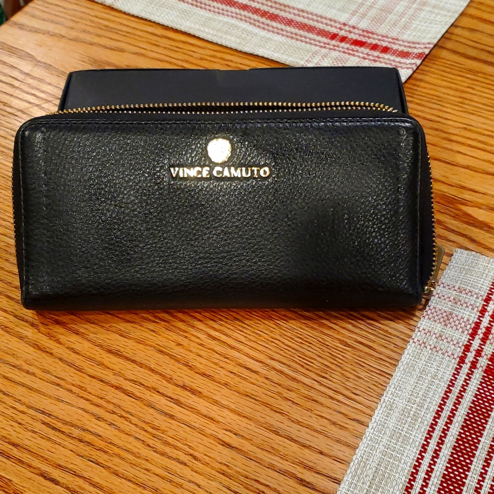 Vince Camuto wallet